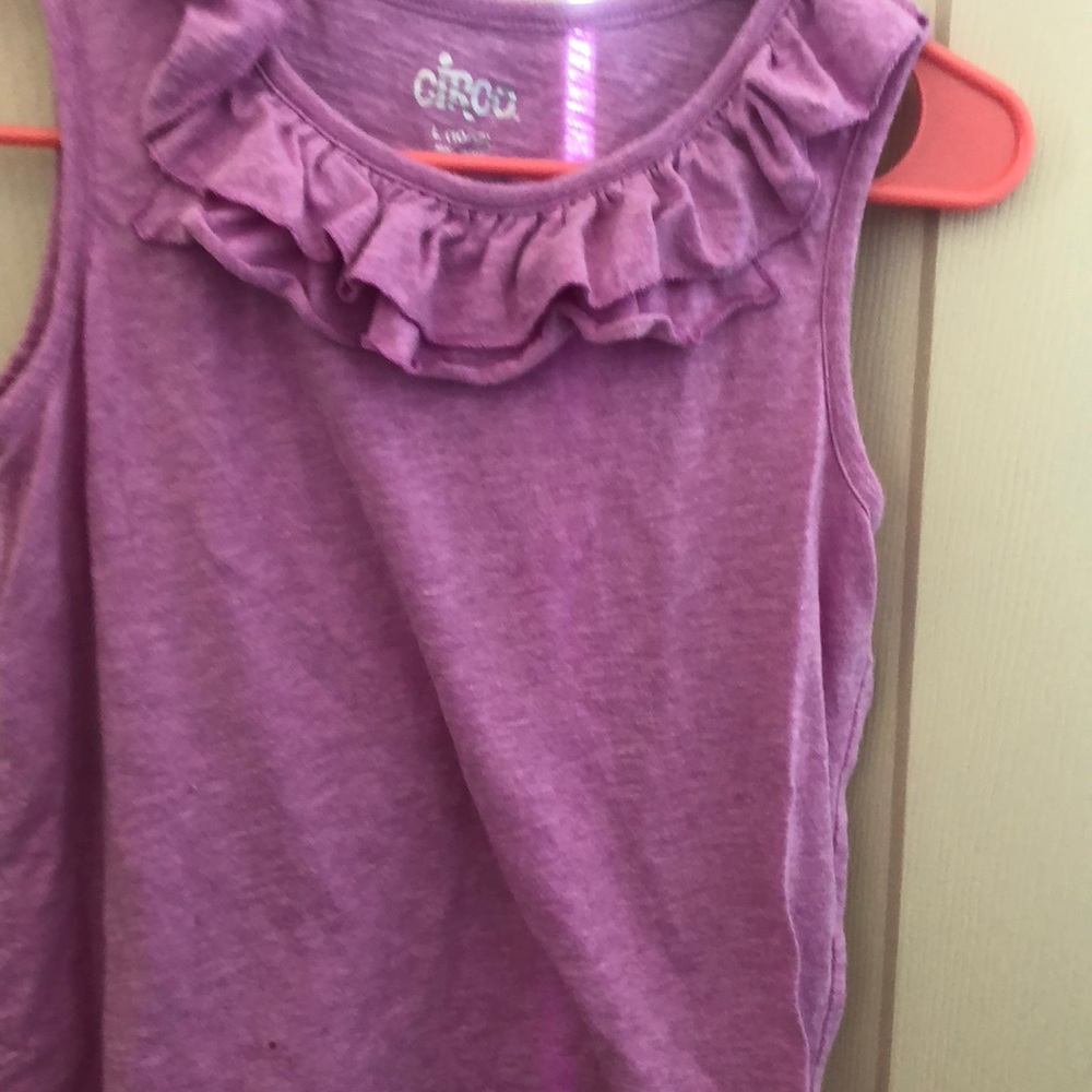 I’m selling a short sleeve shirts for kids